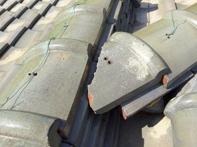 明石市のずれた棟瓦